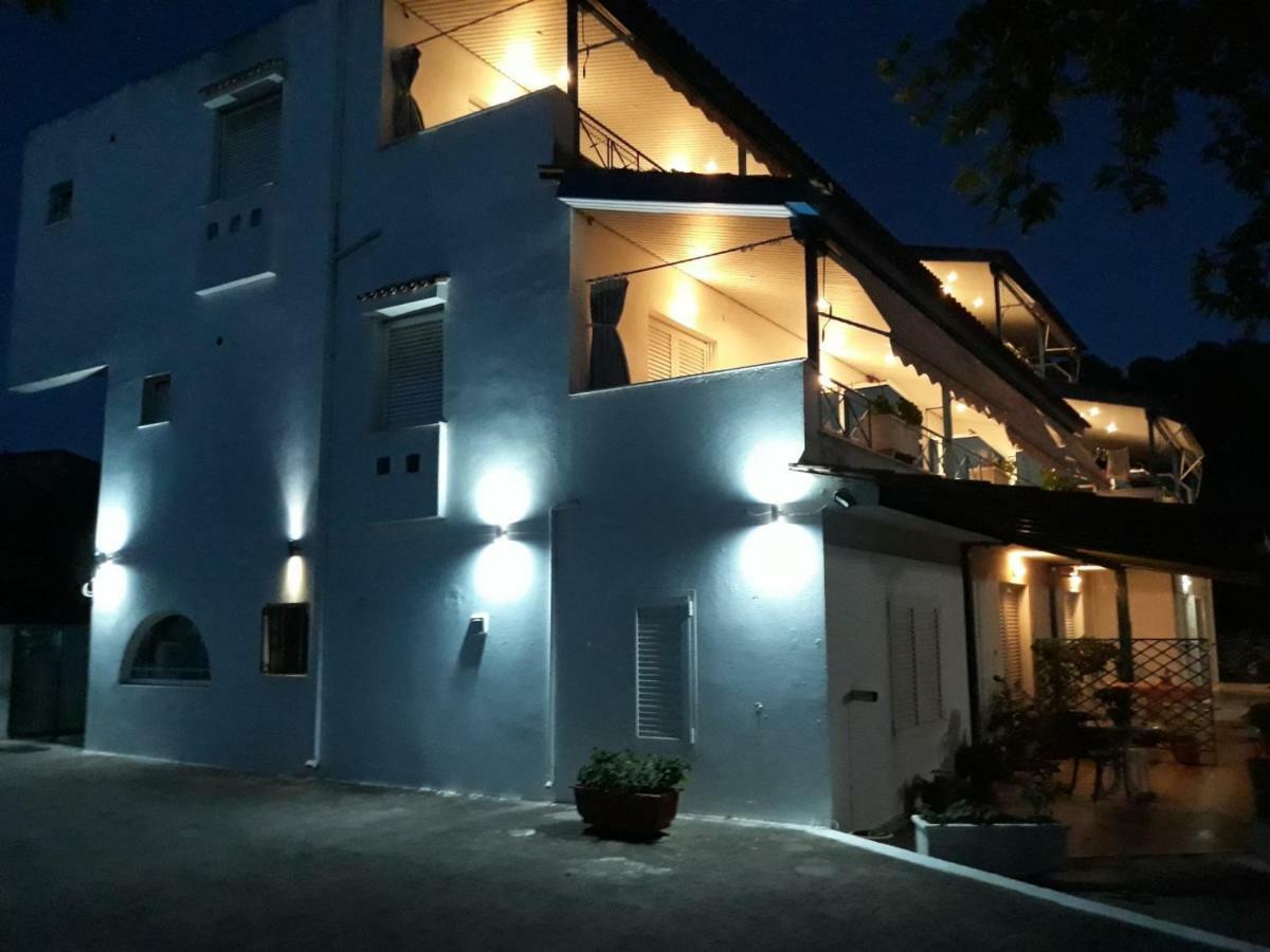 Karavagelis Rooms 로비에스 외부 사진
