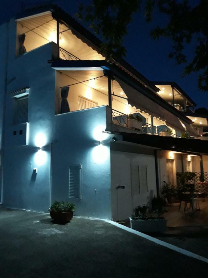 Karavagelis Rooms 로비에스 외부 사진